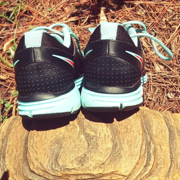 Nike - Picture 4 of 6